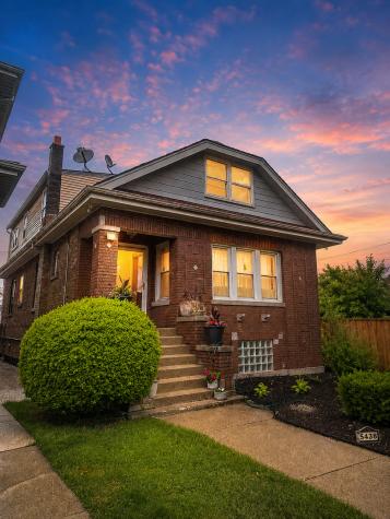 5438 West Melrose Street Chicago IL 60641