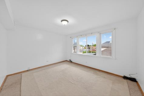 5438 West Melrose Street Chicago IL 60641
