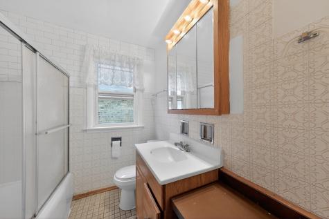 5438 West Melrose Street Chicago IL 60641