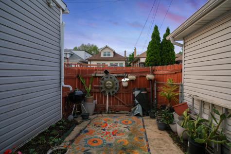 5438 West Melrose Street Chicago IL 60641
