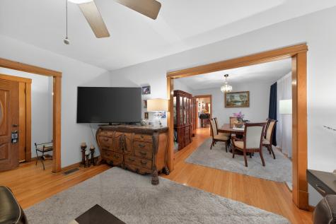 5438 West Melrose Street Chicago IL 60641