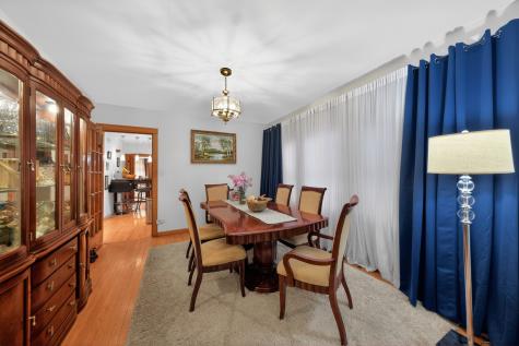 5438 West Melrose Street Chicago IL 60641