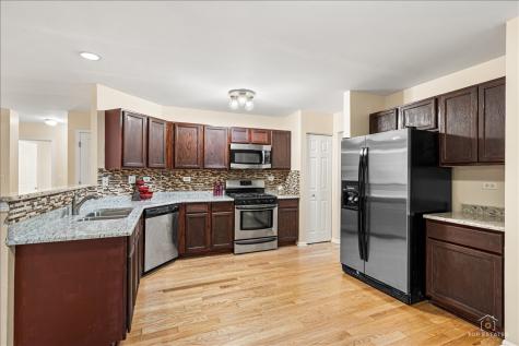 7 Eagle Court Streamwood IL 60107