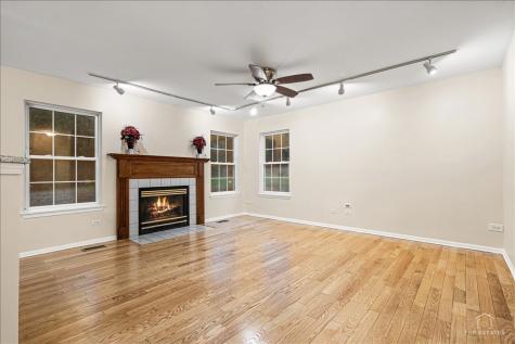 7 Eagle Court Streamwood IL 60107