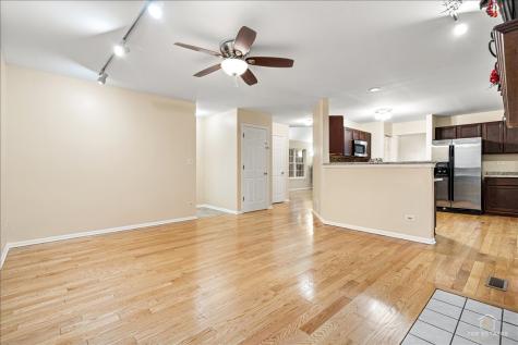 7 Eagle Court Streamwood IL 60107