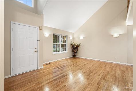 7 Eagle Court Streamwood IL 60107