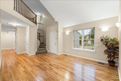 7 Eagle Court Streamwood IL 60107