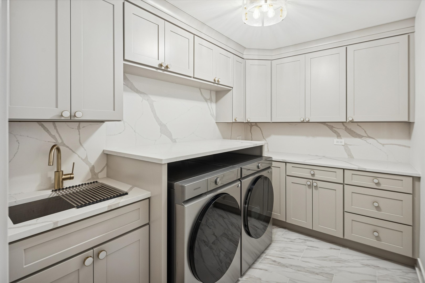 284 North Highland Avenue Elmhurst IL 60126