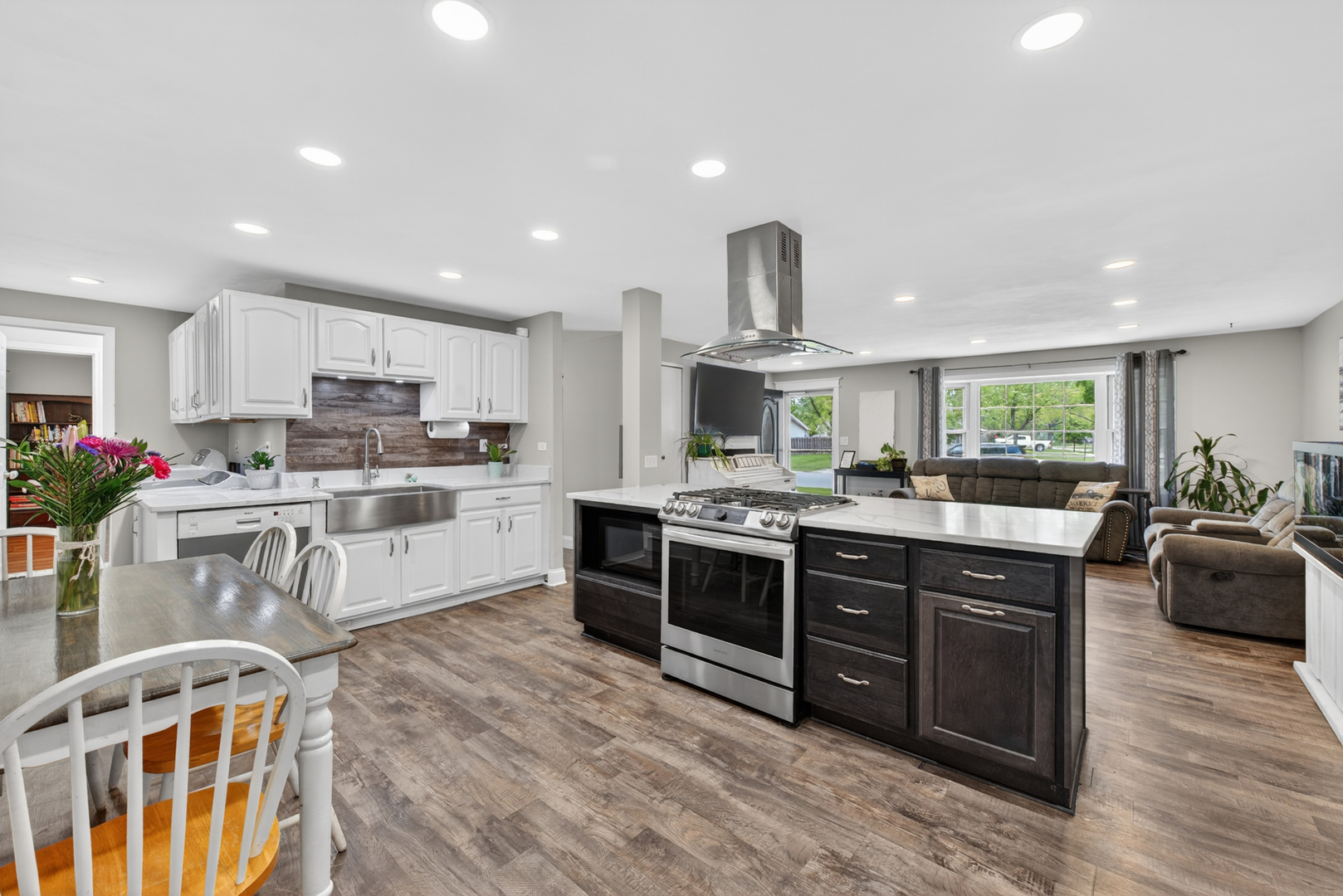 1723 Hartmann Drive Schaumburg IL 60193