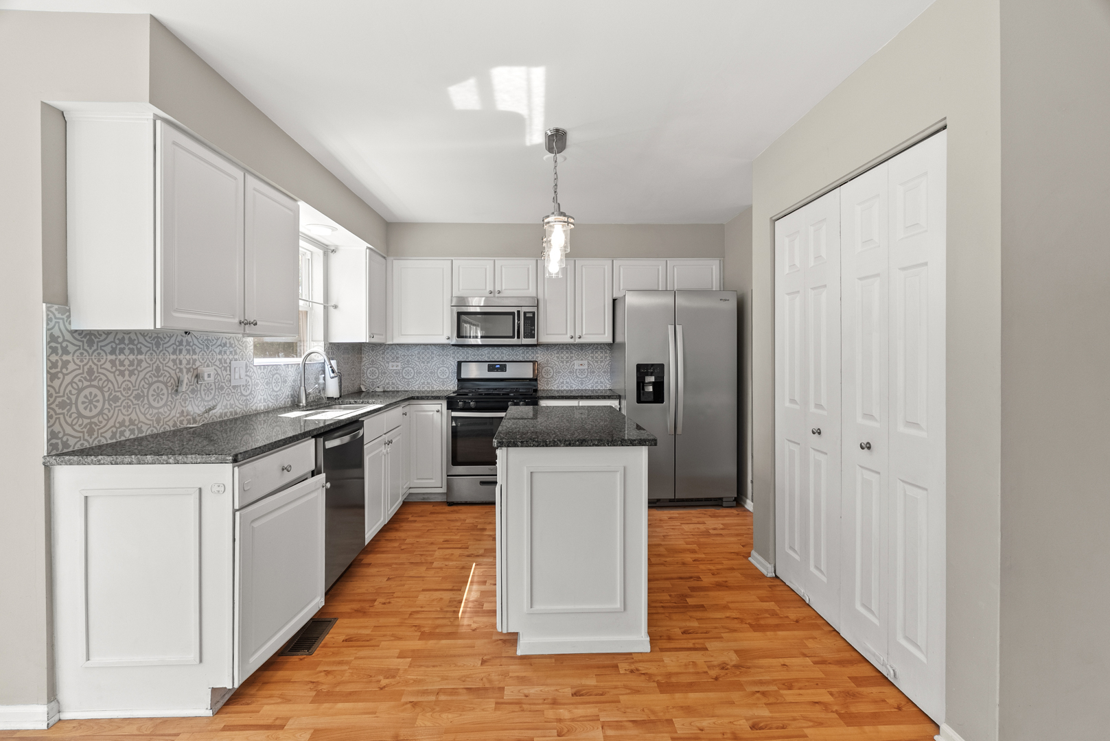 531 Hillcrest Drive Bolingbrook IL 60440