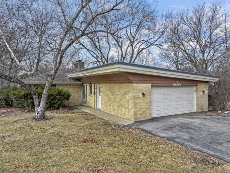 938 Hillcrest Road Elgin IL 60123