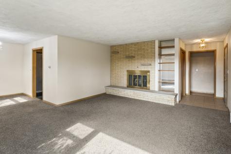 938 Hillcrest Road Elgin IL 60123