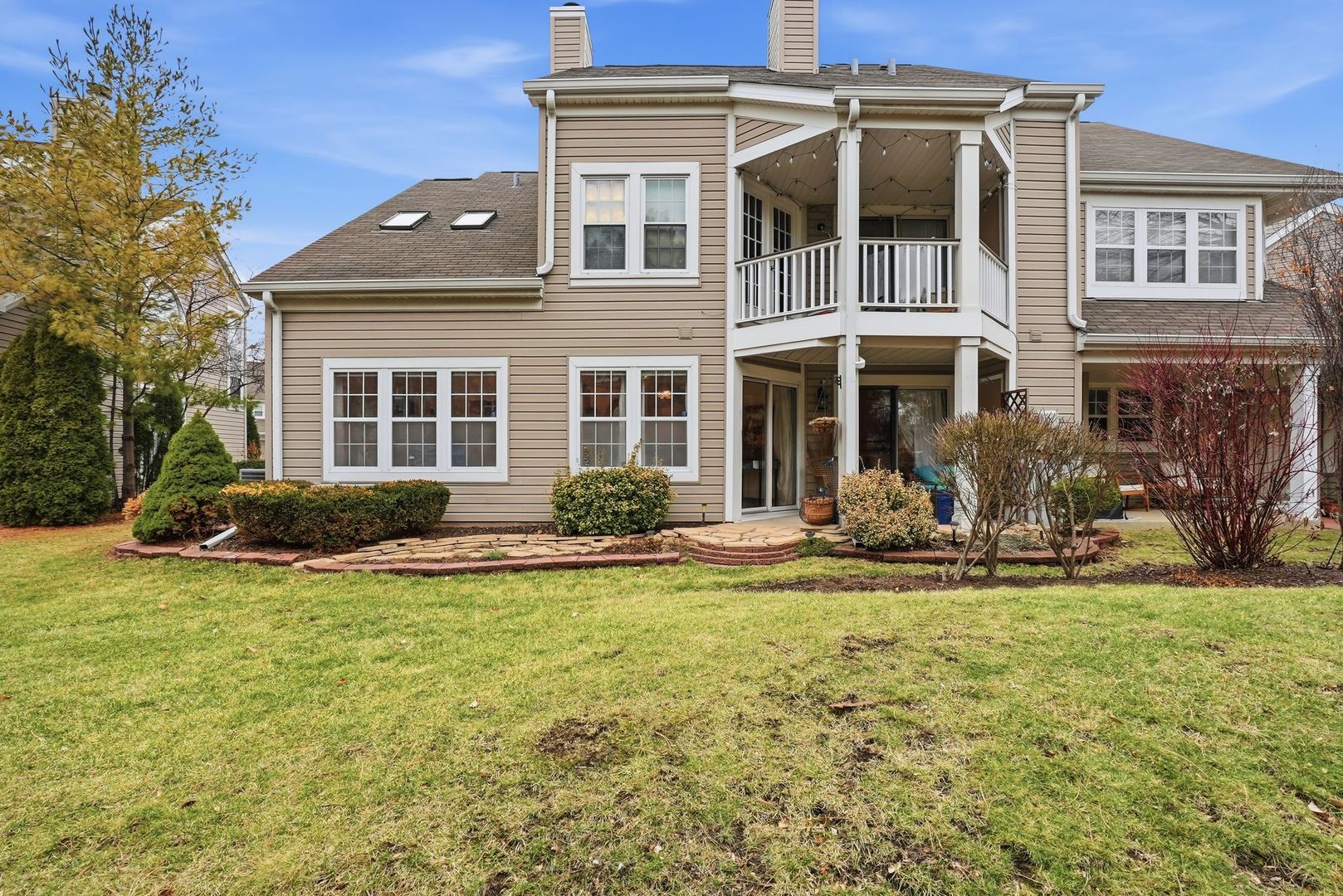 352 Kildare Court Carol Stream IL 60188