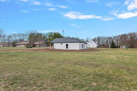 14 Willow Street Bethany IL 61914