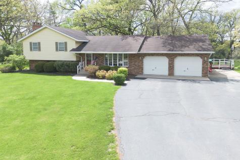 10594 Grover Oaks Road Roscoe IL 61073