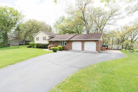 10594 Grover Oaks Road Roscoe IL 61073
