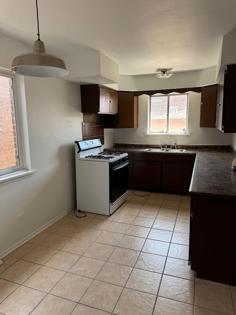 39 West 83rd Street Chicago IL 60620