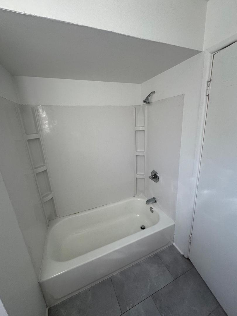 39 West 83rd Street Chicago IL 60620