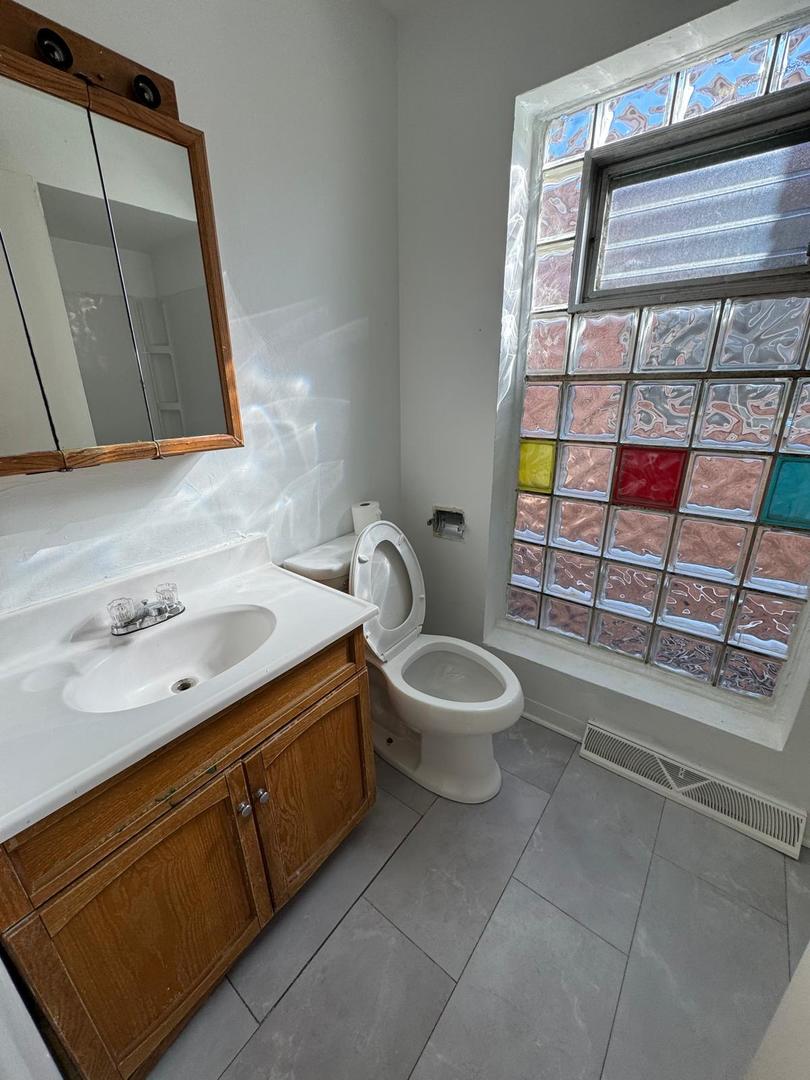 39 West 83rd Street Chicago IL 60620