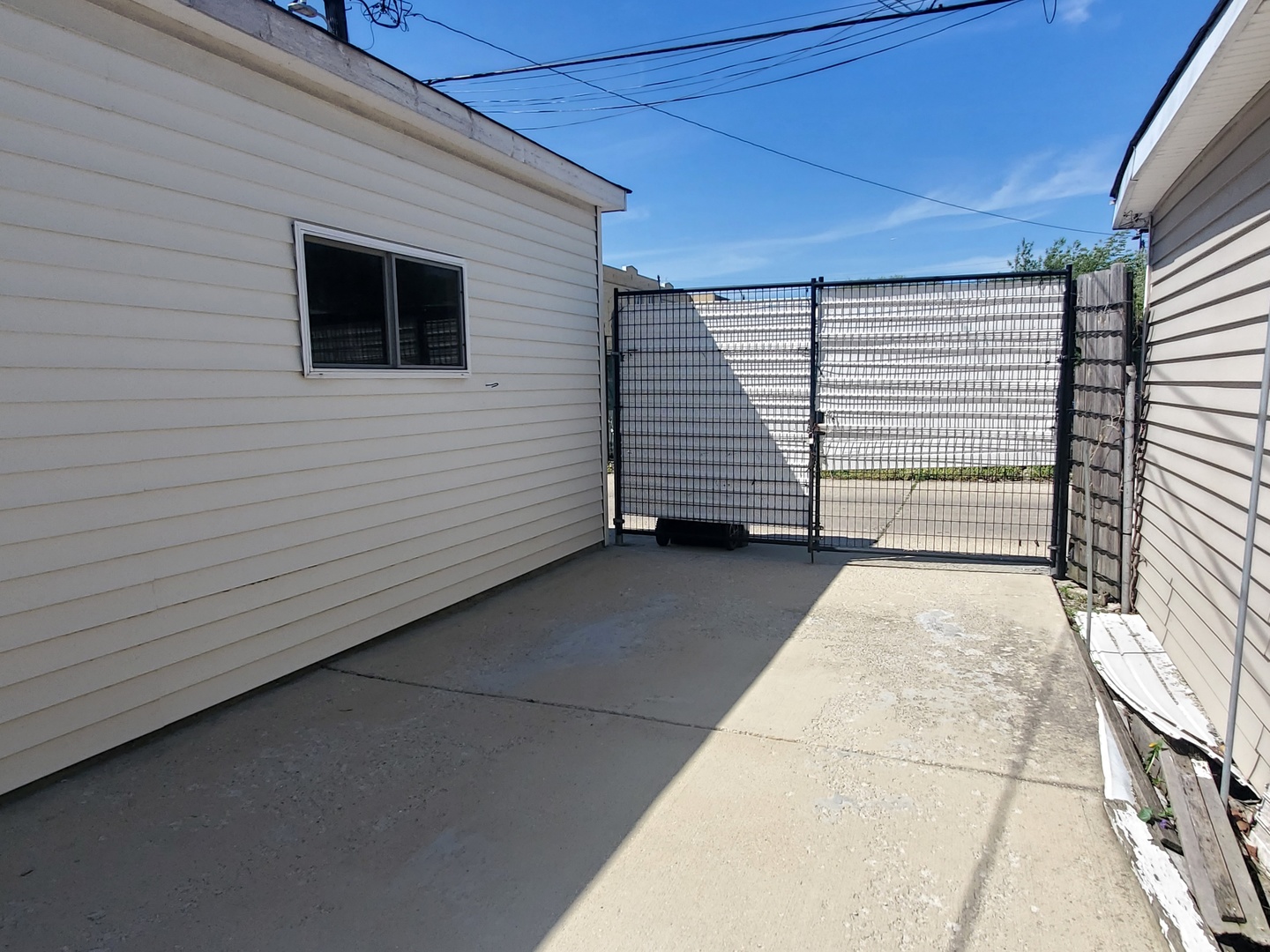 5028 West Parker Avenue Chicago IL 60639