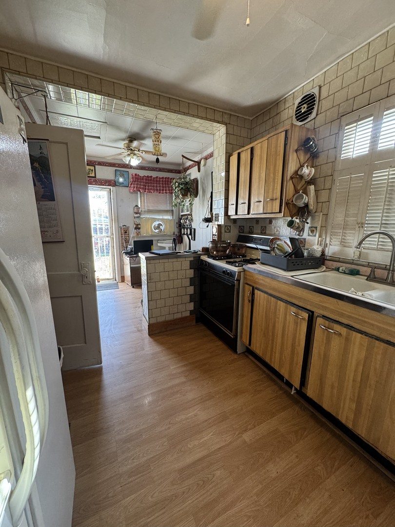 8239 South Ridgeland Avenue Chicago IL 60617