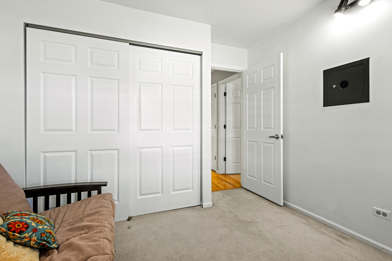 649 Hiawatha Drive Carol Stream IL 60188