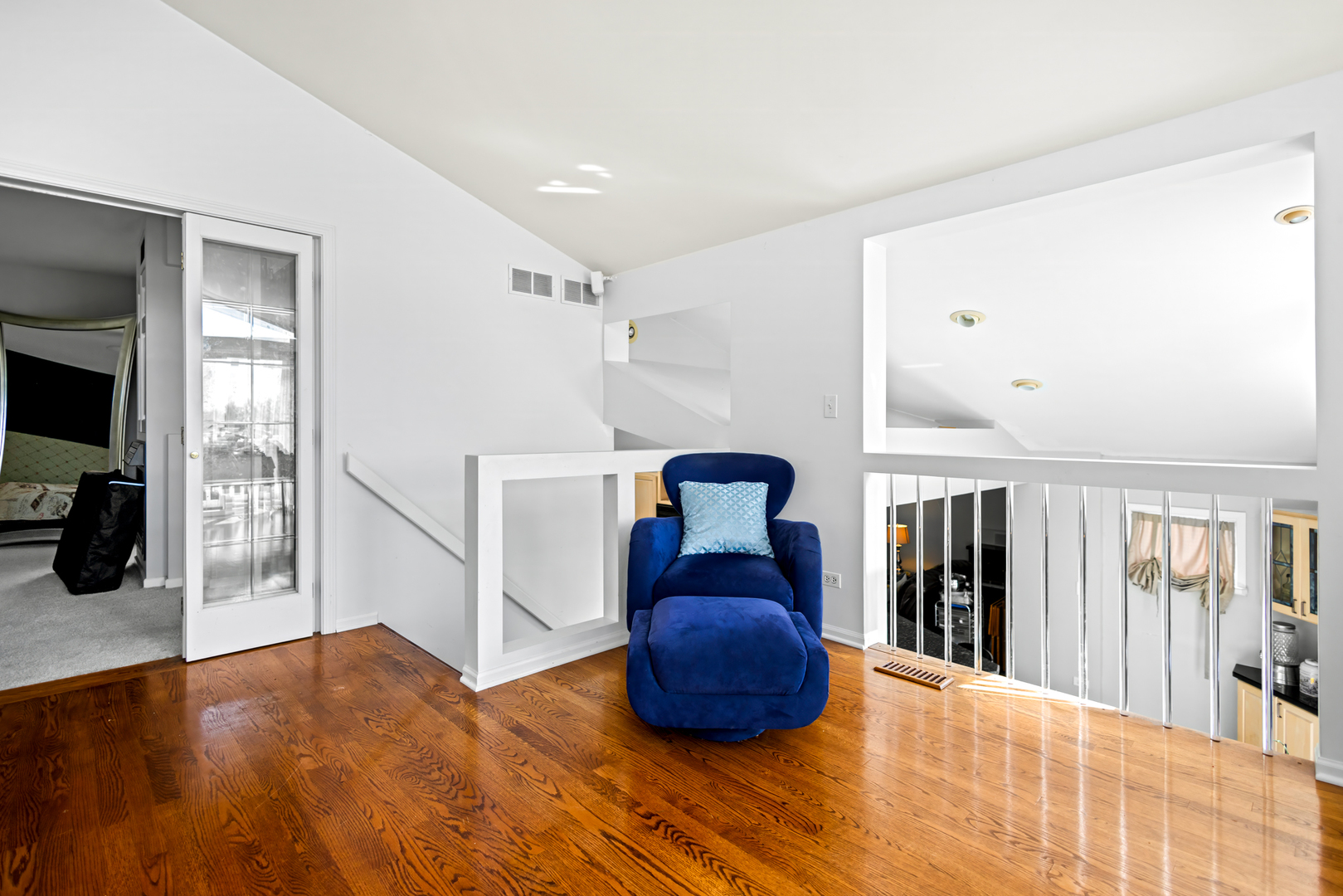649 Hiawatha Drive Carol Stream IL 60188