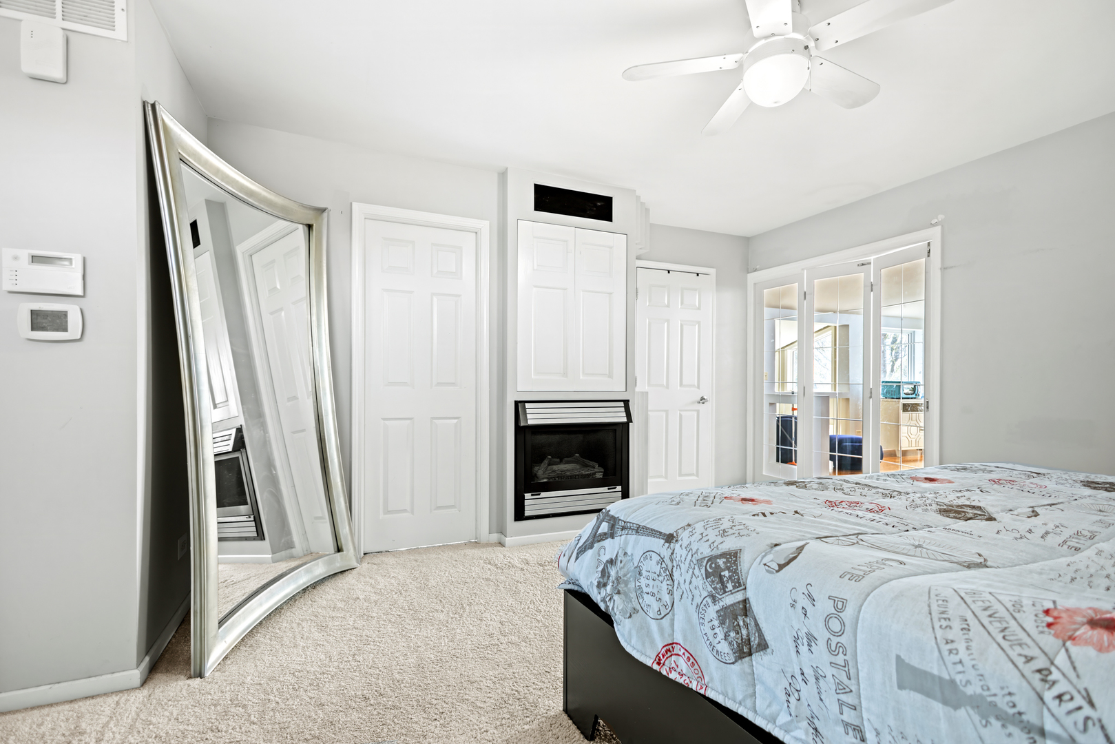 649 Hiawatha Drive Carol Stream IL 60188