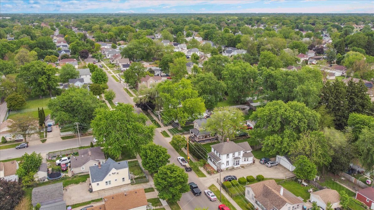 817 Front Street Aurora IL 60505