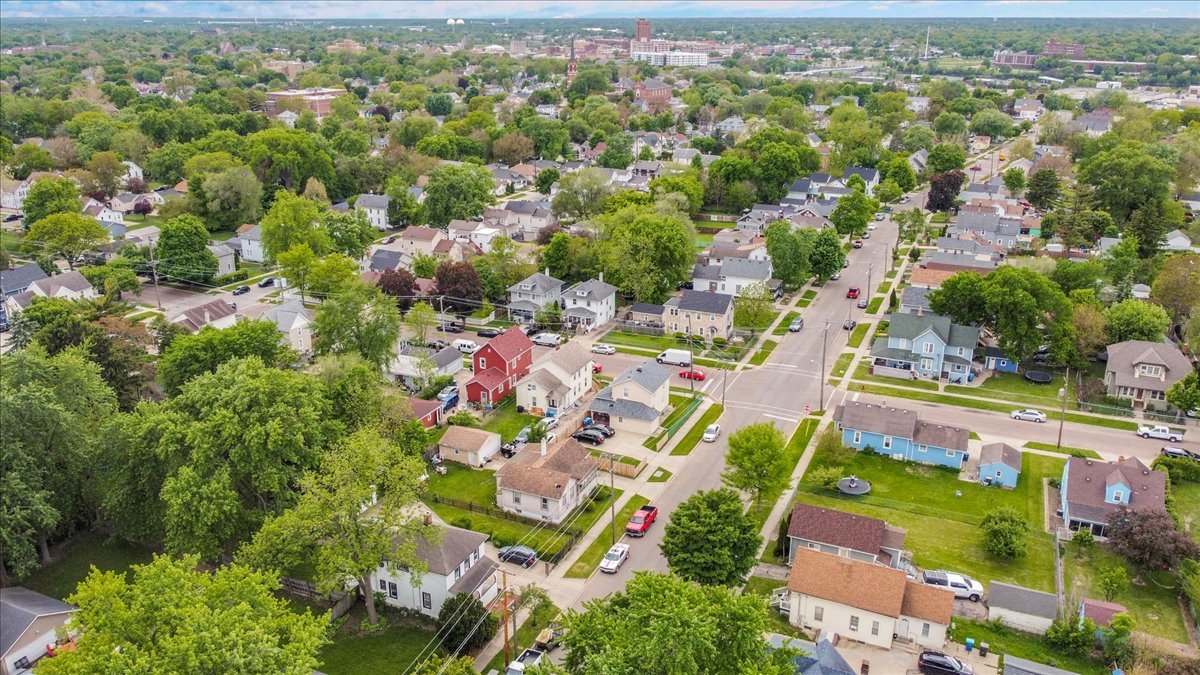 817 Front Street Aurora IL 60505