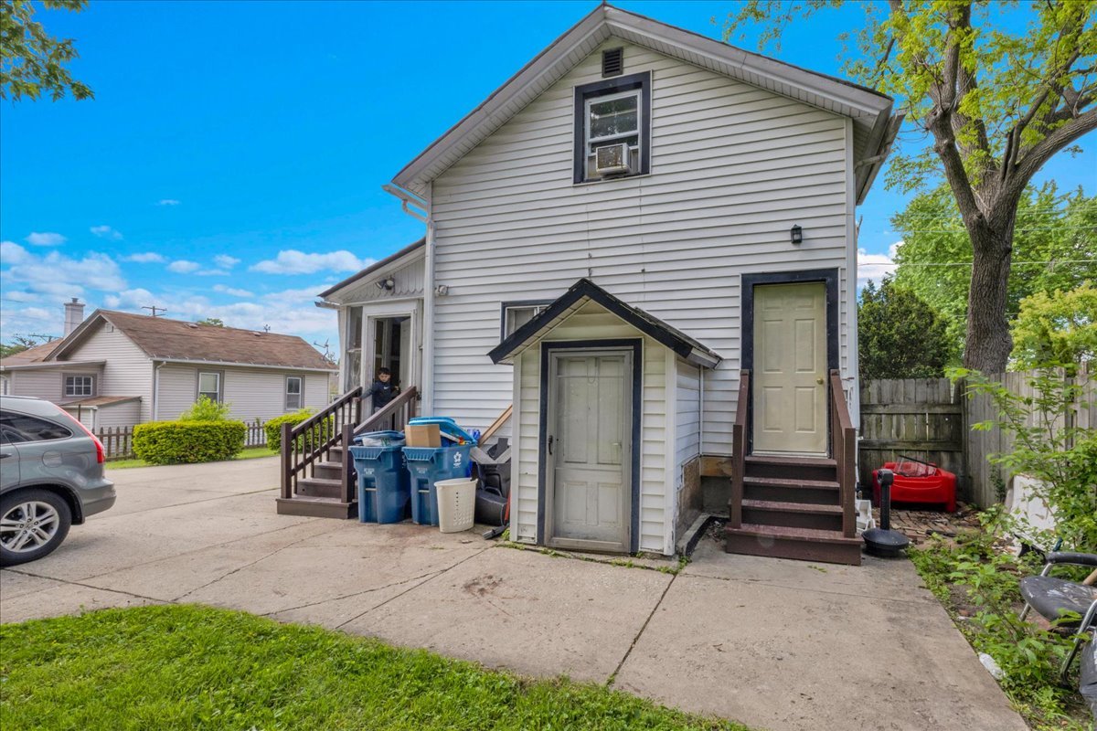 817 Front Street Aurora IL 60505