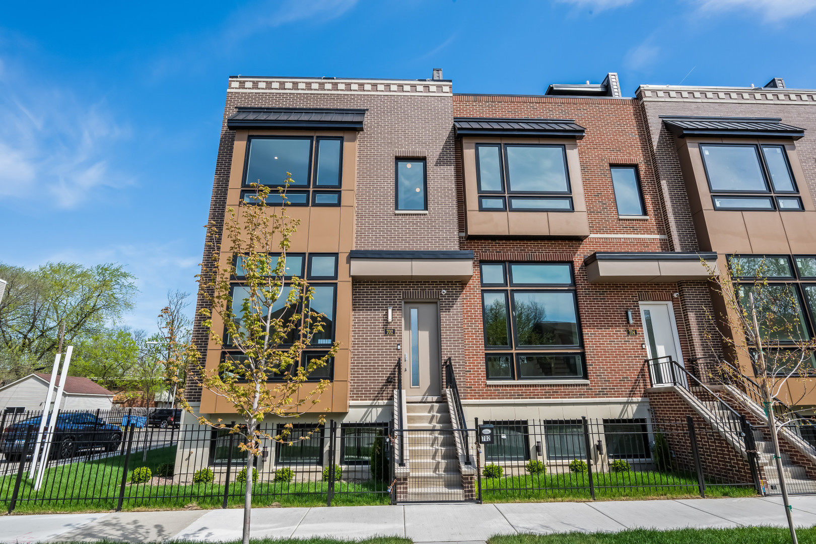 704 East 41 Street Chicago IL 60653
