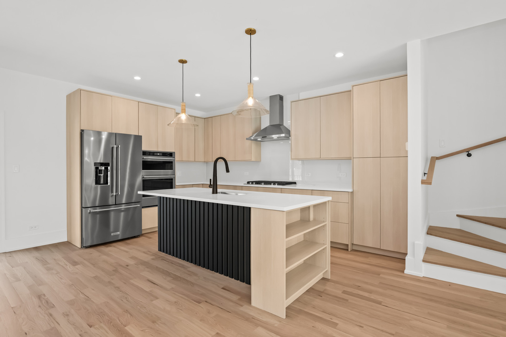 704 East 41 Street Chicago IL 60653