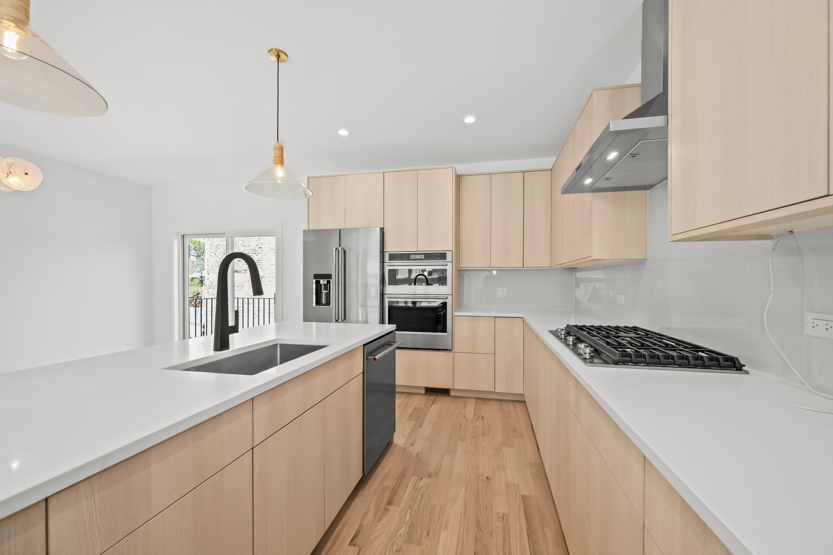 704 East 41 Street Chicago IL 60653