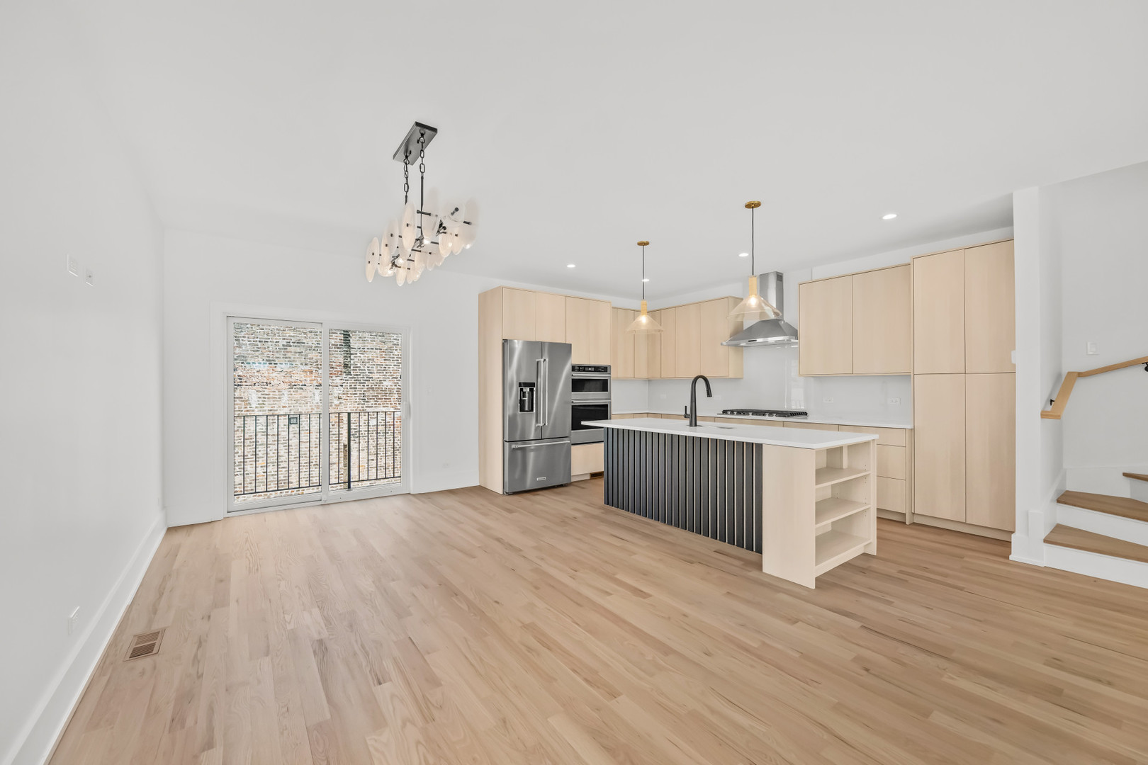 704 East 41 Street Chicago IL 60653