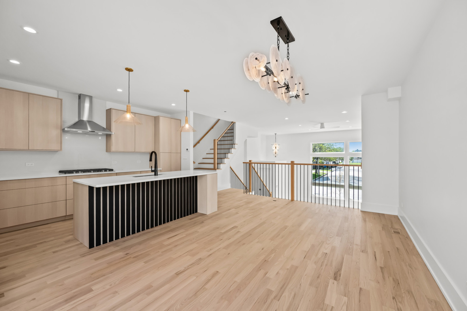 704 East 41 Street Chicago IL 60653