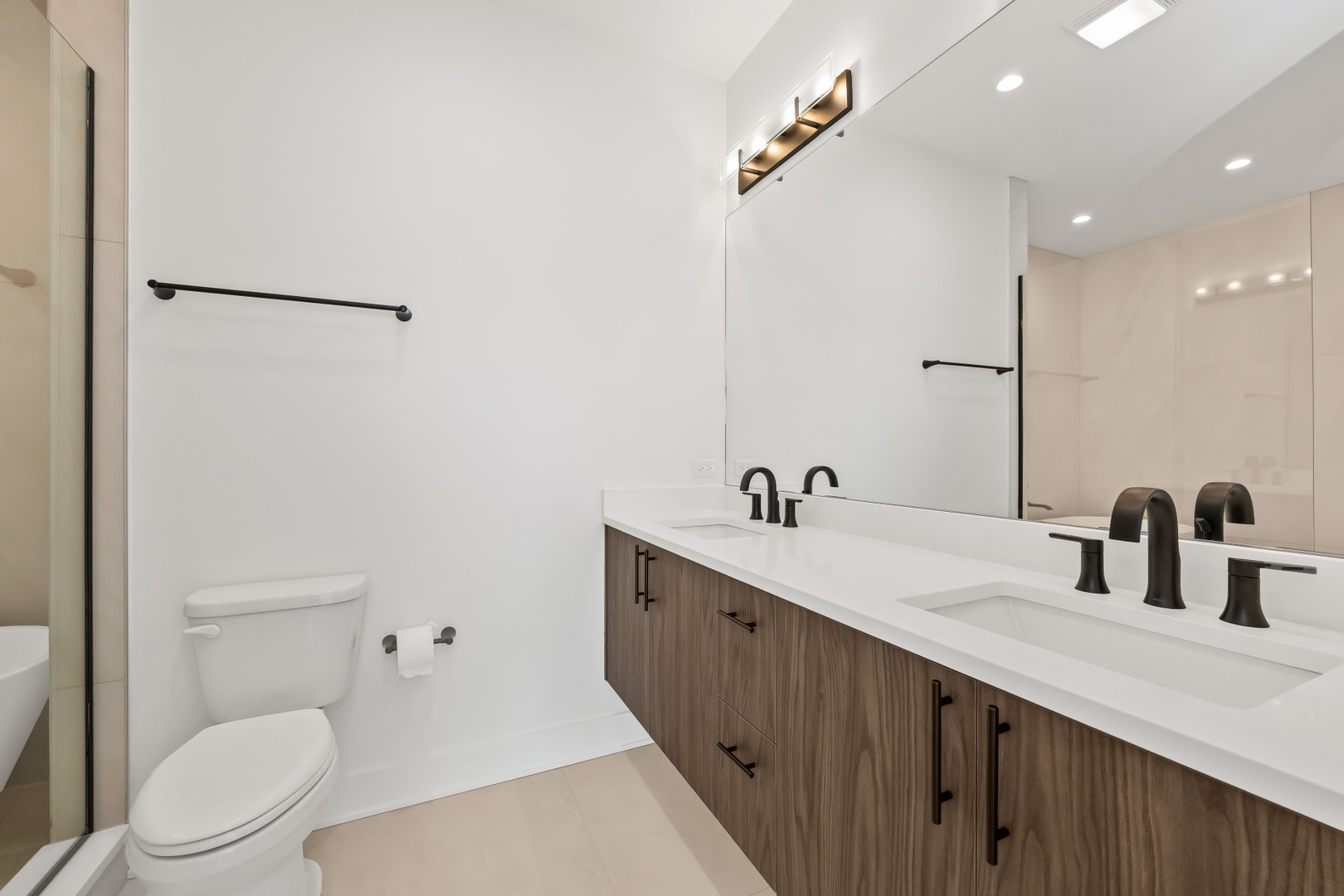 704 East 41 Street Chicago IL 60653