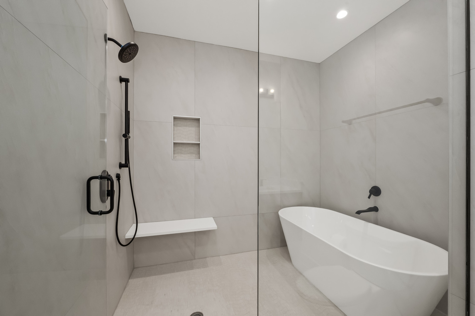 704 East 41 Street Chicago IL 60653