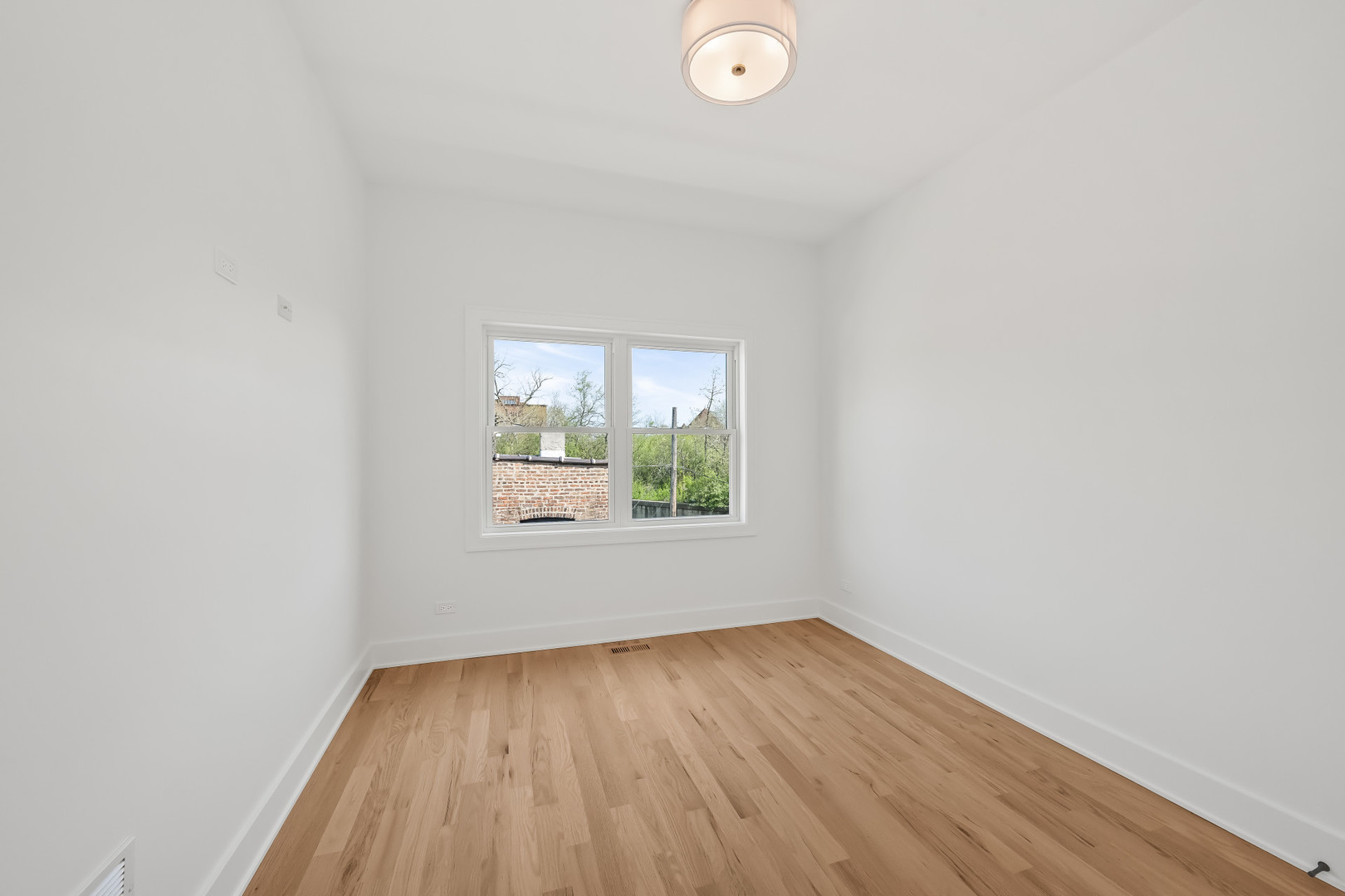 704 East 41 Street Chicago IL 60653