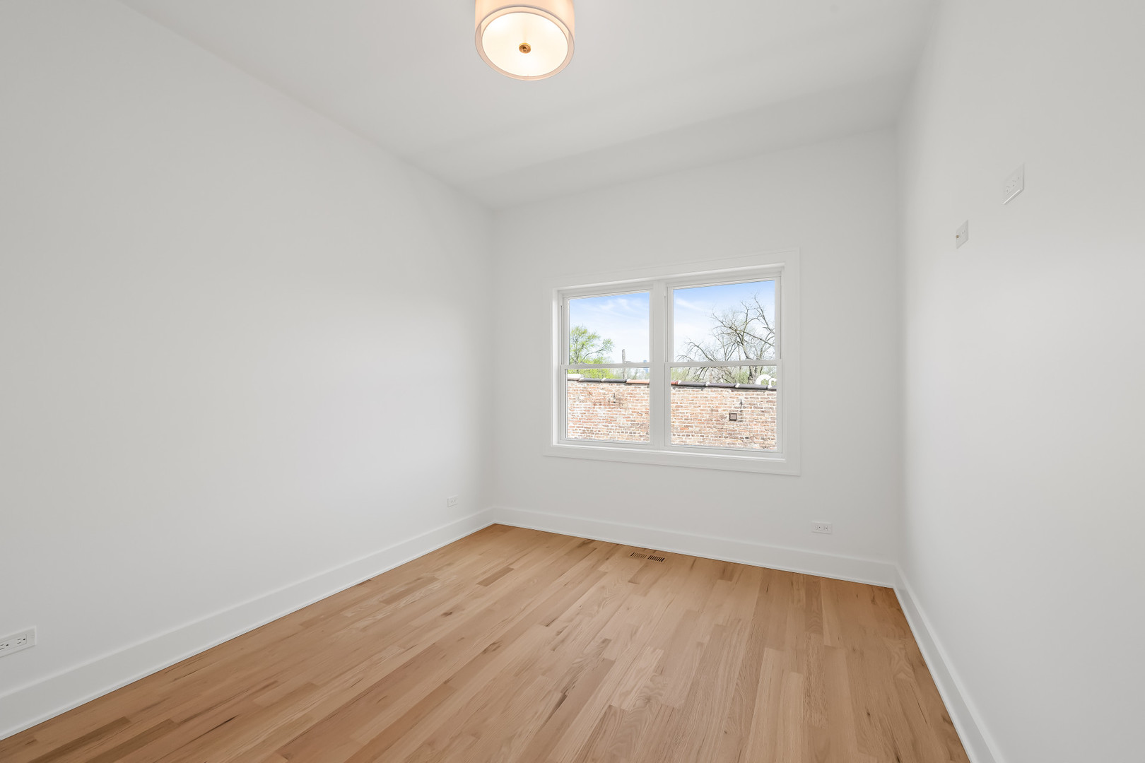 704 East 41 Street Chicago IL 60653