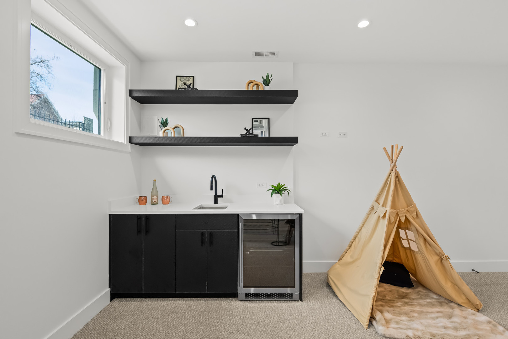 704 East 41 Street Chicago IL 60653