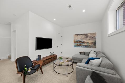 704 East 41 Street Chicago IL 60653