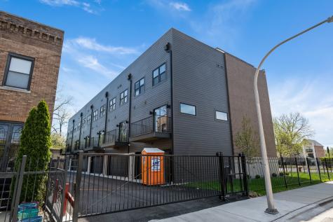 704 East 41 Street Chicago IL 60653