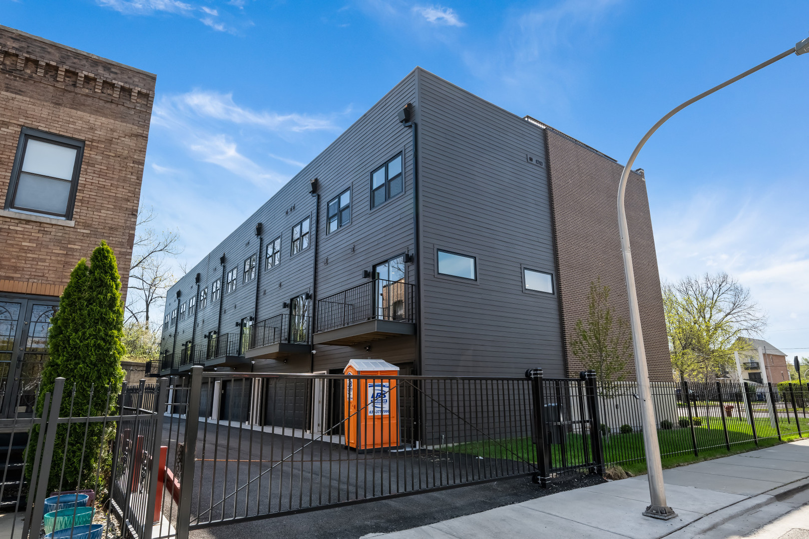 704 East 41 Street Chicago IL 60653