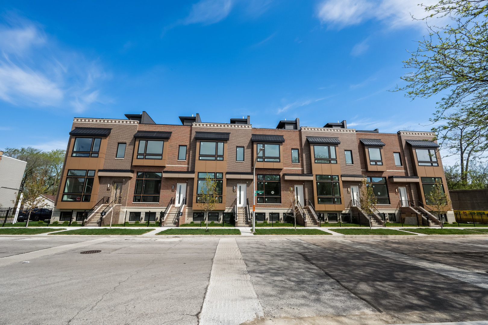 704 East 41 Street Chicago IL 60653