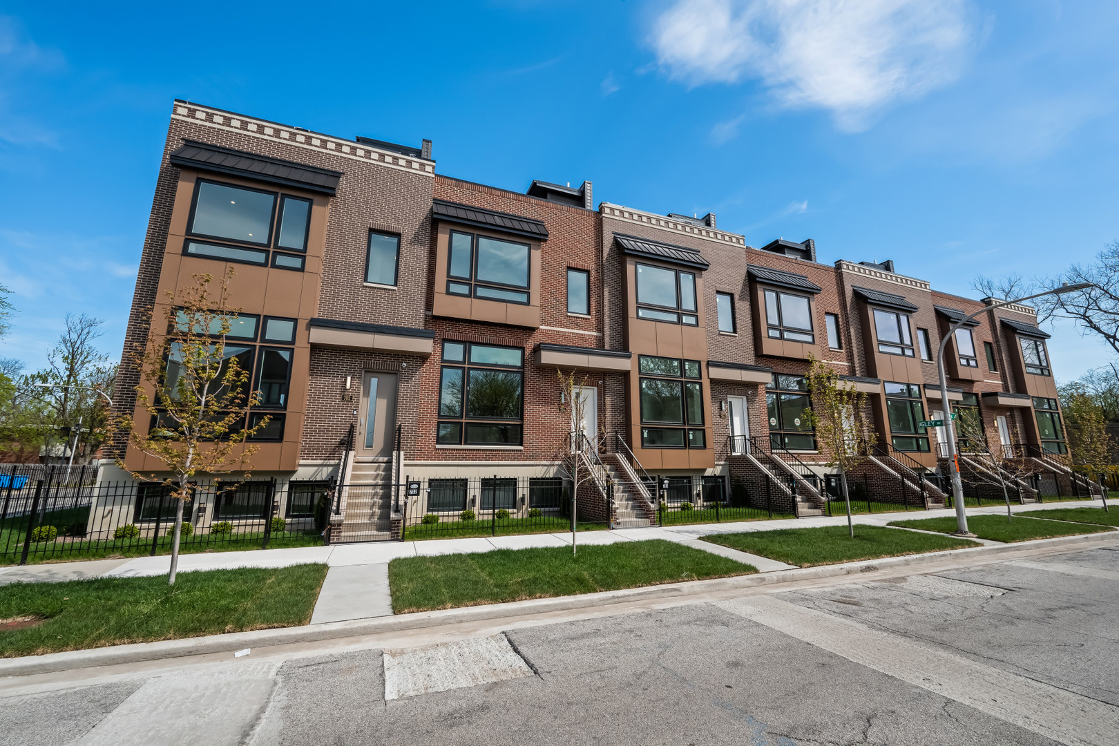 704 East 41 Street Chicago IL 60653