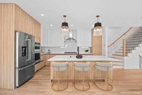 704 East 41 Street Chicago IL 60653