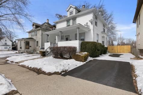 816 18TH Street North Chicago IL 60064