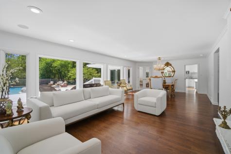 124 Ravinoaks Lane Highland Park IL 60035