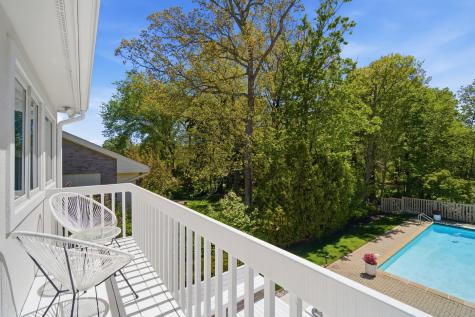 124 Ravinoaks Lane Highland Park IL 60035